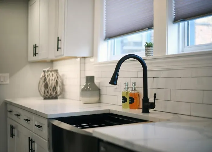 Elegant Near Pitt, Cmu - Sauna & Hot Tub - Park & Walk!