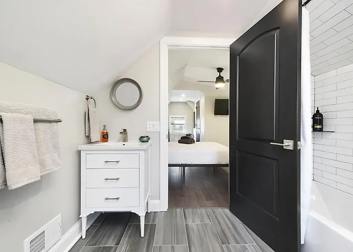 Elegant Near Pitt, Cmu - Sauna & Hot Tub - Park & Walk!