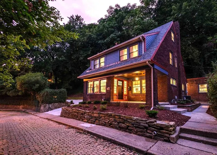 Hébergement de vacances Elegant Near Pitt, Cmu - Sauna & Hot Tub - Park & Walk! *